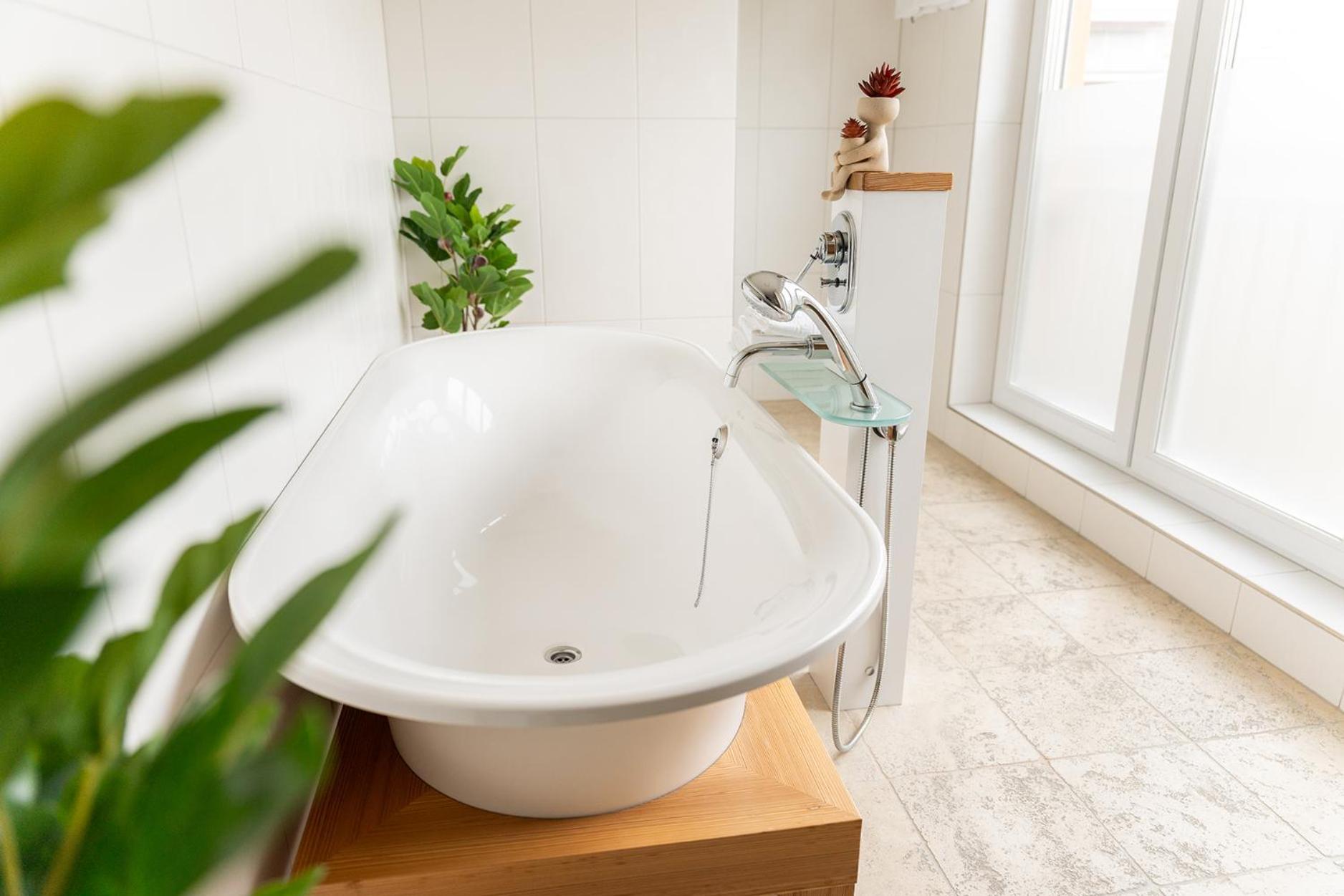 Hotel Vier Jahreszeiten Therme & Kliniken Bad Krozingen Naehe Freiburg & Schwarzwald Ideal Fuer Wellness Kur & Business Ausfluege 24H Check In- Wlan & Parken Gratis Exterior foto